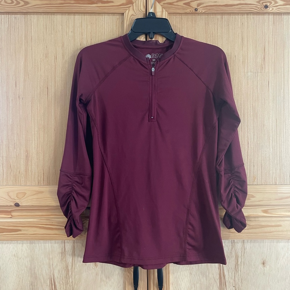 Snoga athletics Burgundy cinched sleeve zip front modest comfy long sleeve shirt
